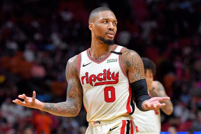 克拉滕伯格：佩德罗肘击动作没击中对手不会染红