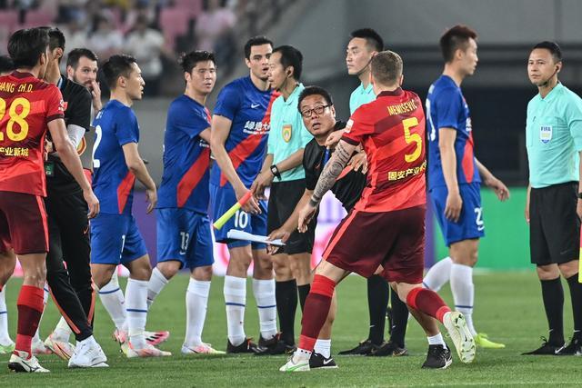 怀特三双绿军大胜活塞6连胜 骑士险胜步行者