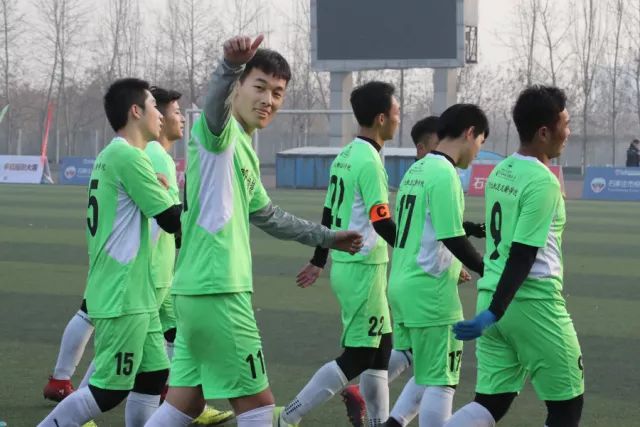 约基奇35+22+17掘金力克国王 雄鹿大胜热火