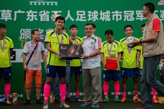 雷蒙21分北京胜广厦 梅克29分福建送四川7连败